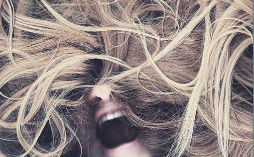 Почему волосы седеют от стресса: медики дали объяснение