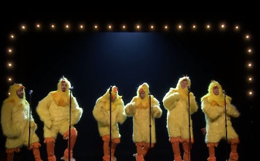 Backstreet Boys вышли на сцену в костюмах цыплят