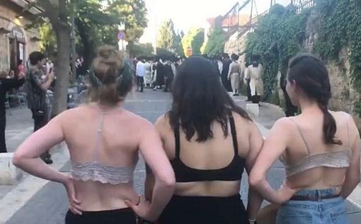 Женщины без футболок разогнали протест харедим