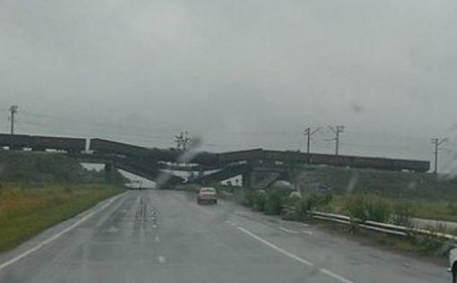 В Донецкой области подорвали ж/д мост с поездом (Видео)