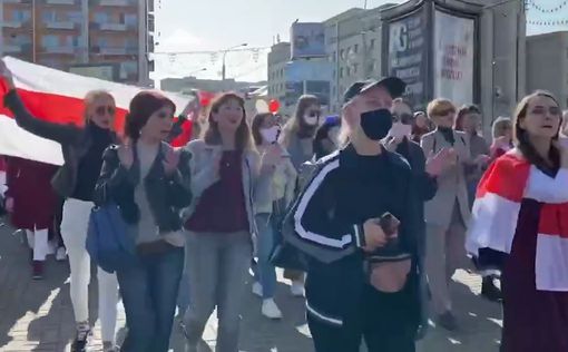 В Минске проходит женский "Блестящий марш"