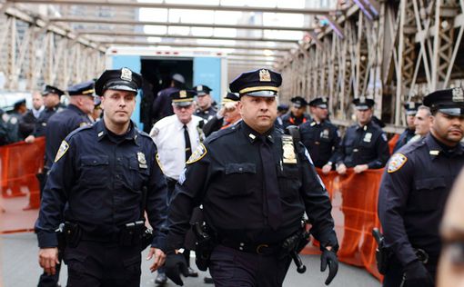 В Нью-Йорке протестуют из-за оправдания полицейского