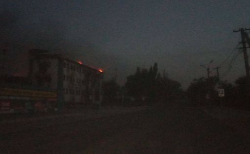 "Камаз центр" в Донецке продолжает гореть