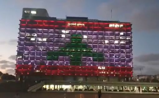 Мэрия Тель-Авива окрасилась в цвета флага Ливана