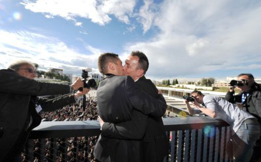Во Франции 7 тысяч геев вступили в брак