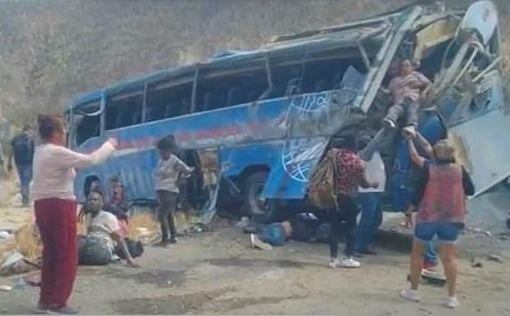 Автобус сорвался в ущелье в Мексике: 29 человек погибли, 19 ранены