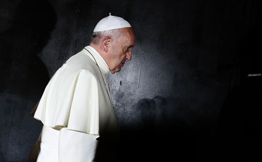 Что написал Папа в записке, вложенной в Стену Плача?
