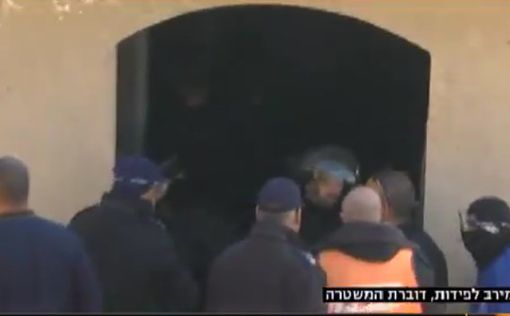 При эвакуации синагоги пострадали 17 полицейских