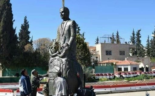 Сирийцы протестуют против возведения статуи отца президента