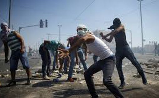 Столкновения с ЦАХАЛом: палестинцы забросали камнями машины