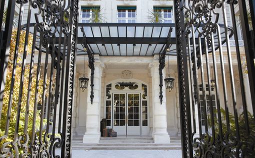 Во Франции отели создают во дворцах