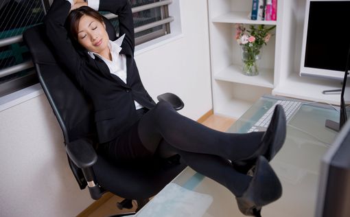 Около 40% японцев спят меньше 6 часов в сутки