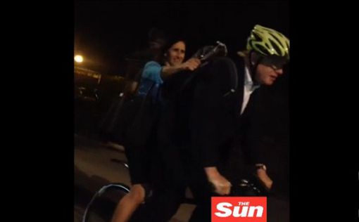 Мэр Лондона нелегально прокатил жену на велосипеде