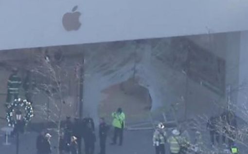 Машина врезалась в магазин Apple в США: один человек погиб