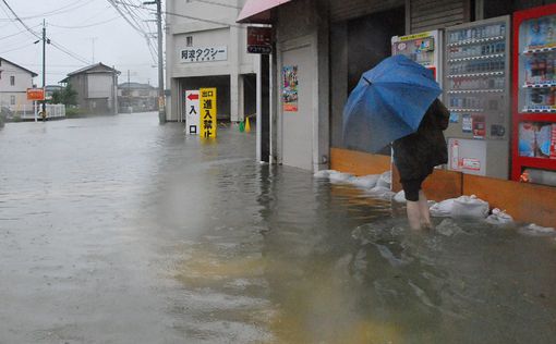 Япония: эвакуированы полмиллиона человек