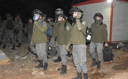 Амона: 23 полицейских ранены, 7 поселенцев арестованы