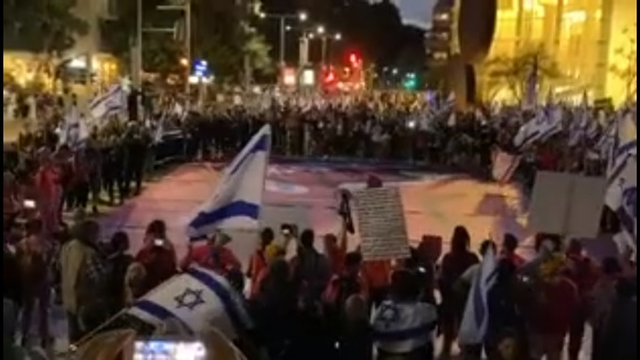 СМИ: в акции протеста в Тель-Авиве участвовало 50 тысяч человек