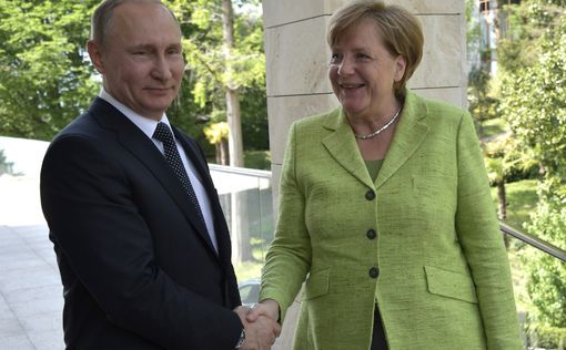 Меркель призвала НАТО не обрывать диалог с Россией