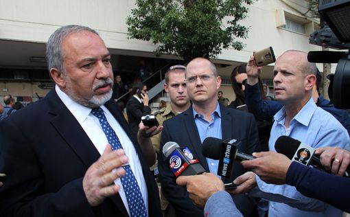 Либерман: Солдата обвиняют, чтобы "прикрыть" правительство