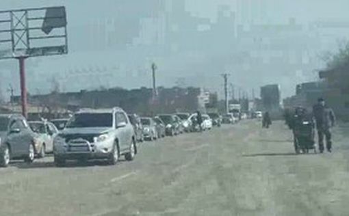 Видео: колонны автомобилей покидают Мариуполь