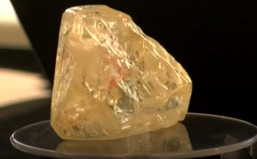 Африканцы продали гигантский алмаз ради водопровода