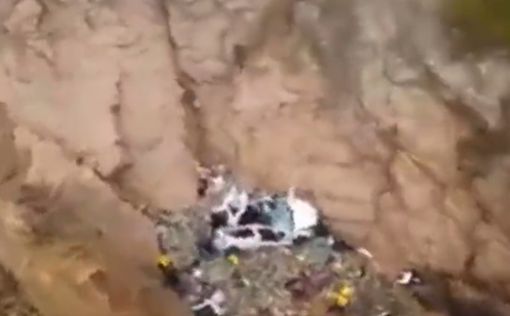 Машина упала с 75-метровой скалы — все пассажиры выжили