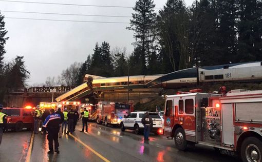 Более 100 человек пострадали при крушении поезда в США