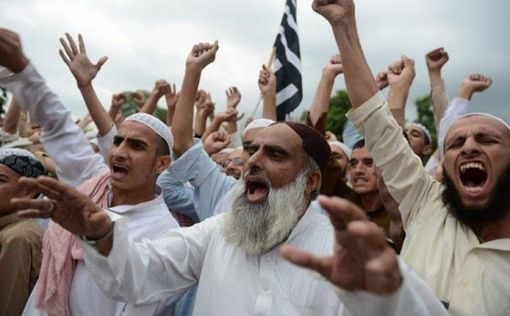 Пакистан: исламисты атаковали участников марша в День женщин