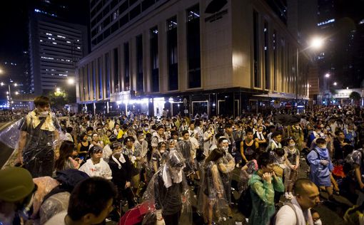 Глава Гонконга отказался подавать в отставку