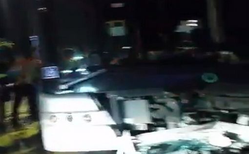 Афула: водителя ранили ножом, автобус врезался в столб