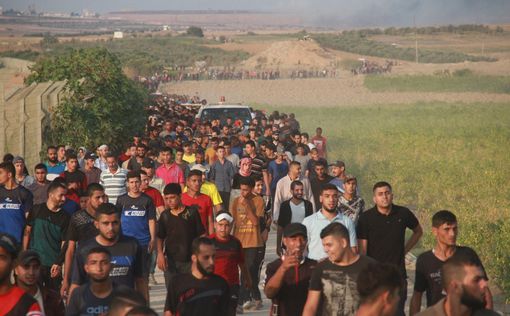 Тысячи палестинцев устроили протест у границы Газы