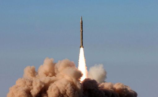 Северная Корея снова запустила баллистическую ракету над Японией