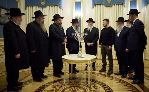 Президент и еврейское духовенство Украины зажгли ханукальные свечи. Фото | Фото: president.gov.ua