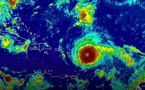 Мощный ураган "Ирма" обрушился на Карибы
