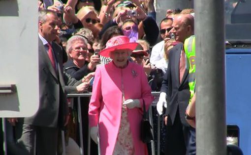 Королева Англии провела видеовстречу с волонтерами | Фото: AFP