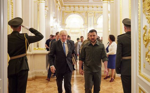 Зеленский прогулялся с Джонсоном по Киеву: видео