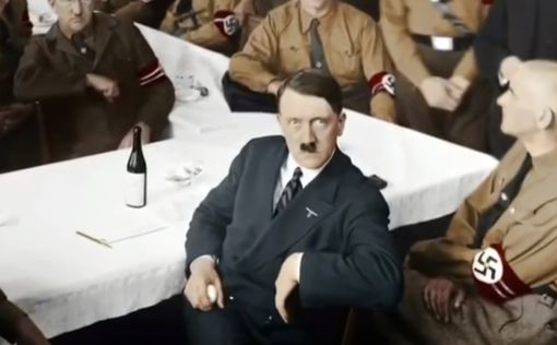 В Италии мужчина набросился с отверткой на картину Гитлера