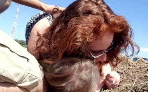 Беременная женщина спасает дочь во время ракетного обстрела