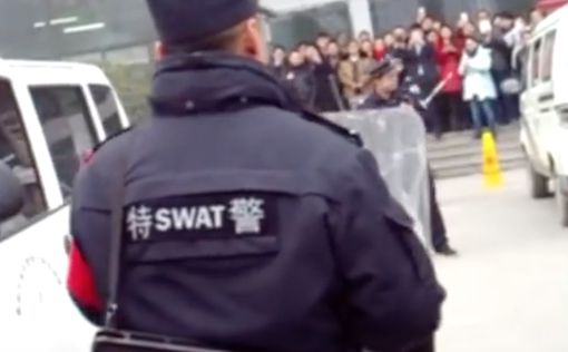 Китайцы придумали необычное оружие для разгона толпы