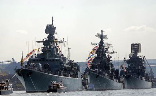 НАТО и Россия проводят учения в Черном море