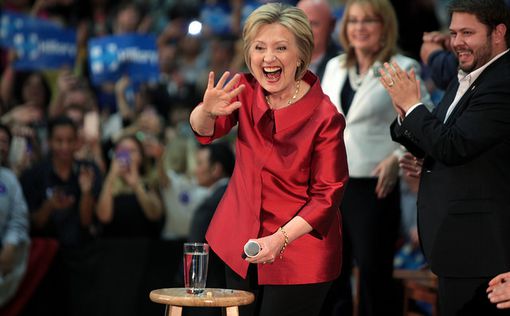 Предвыборная гонка демократов завершилась победой Клинтон
