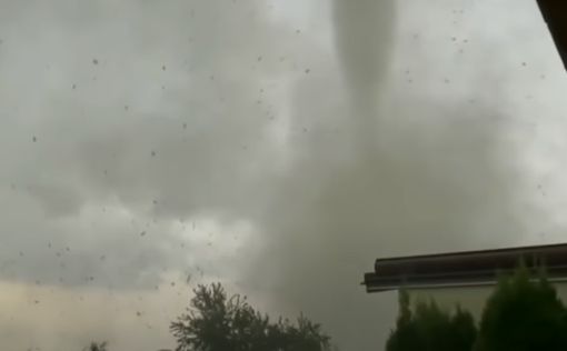 На Чехию обрушился торнадо: Видео