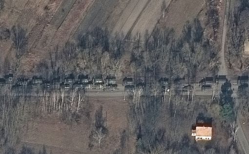 Спутниковая съемка показала 5-километровую колонну на подходе к Киеву