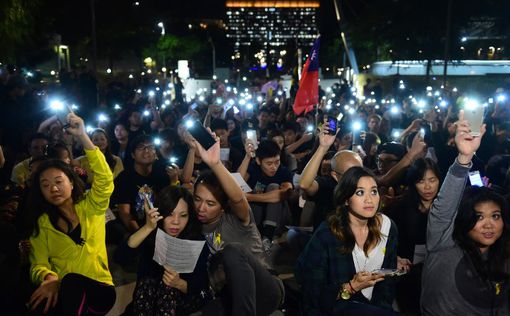 Гонконг: студенты заблокировали здание администрации города