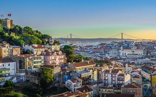 Португалия начинает открываться для туристов | Фото: AFP