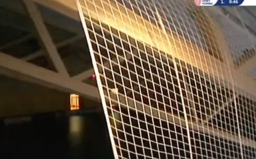 В Чехии на матче по флорболу рухнула крыша спортивной арены