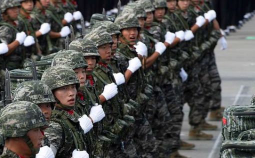 Южная Корея проводит военный парад в Сеуле на фоне угроз КНДР