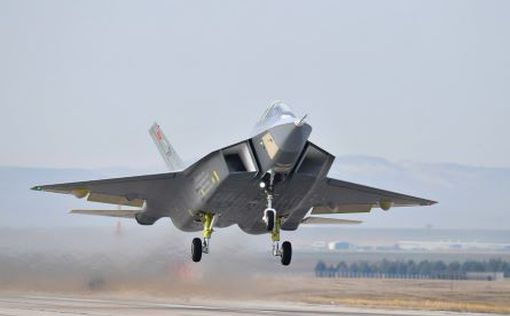 Турция представила свой боевой самолет “Каан”: видео