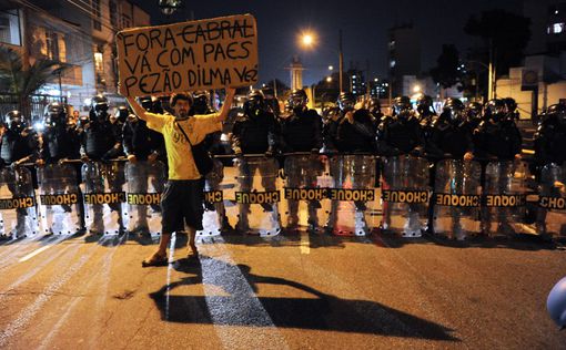Бразилия протестует против Чемпионата Мира