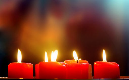 Более 100 иранцев зажгли свечи  в память о погибших в Париже